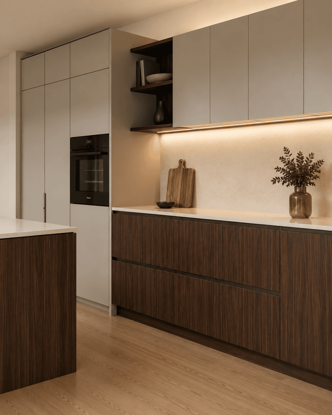 Cocina Werk: zona de cocción y almacenaje con contraste nogal–greige.